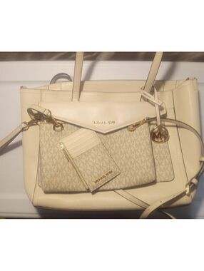 Michael Kors White & Creamy Beige 4‑Piece – Tote, Crossbody, Clutch & Cardholder